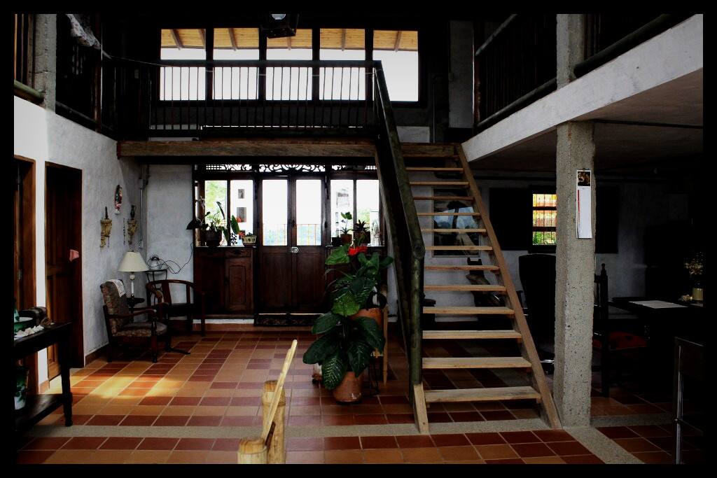 En villa Palosanto contamos con 7 habitaciones, 4 en el primer nivel y 3 en el segundo nivel