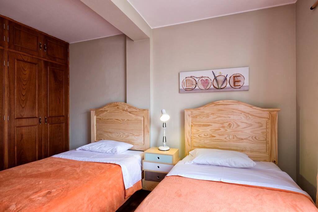 Bedroom can have 2 Twin Beds
