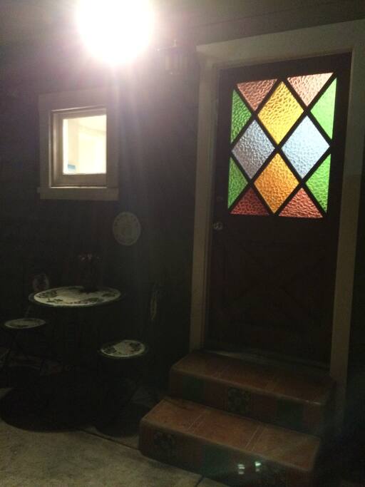 Small Guess house in dependent entrance