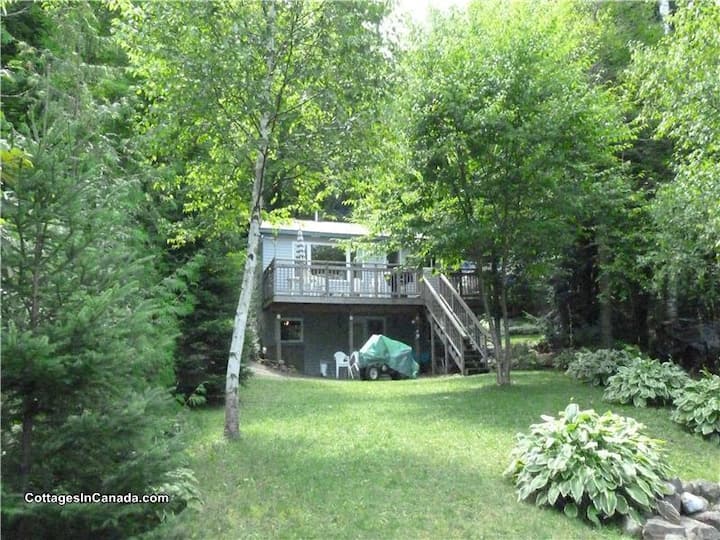 Diamond Lake 2 Private Waterfront Cottage Cabins for Rent in