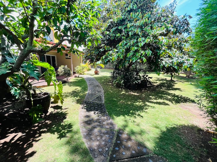 House with garden on FAAA. Chalets for Rent in Fa'a'ā, Windward