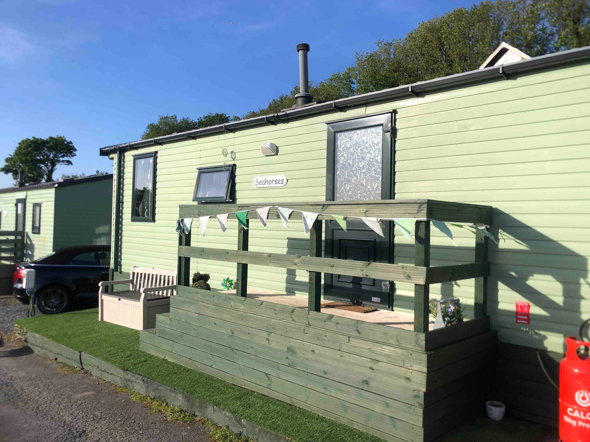 Cosy holiday caravan minutes from the beach