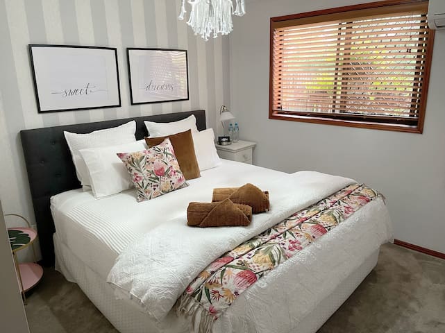 Spacious Two Bedroom Light Filled Lovely gallery image 2