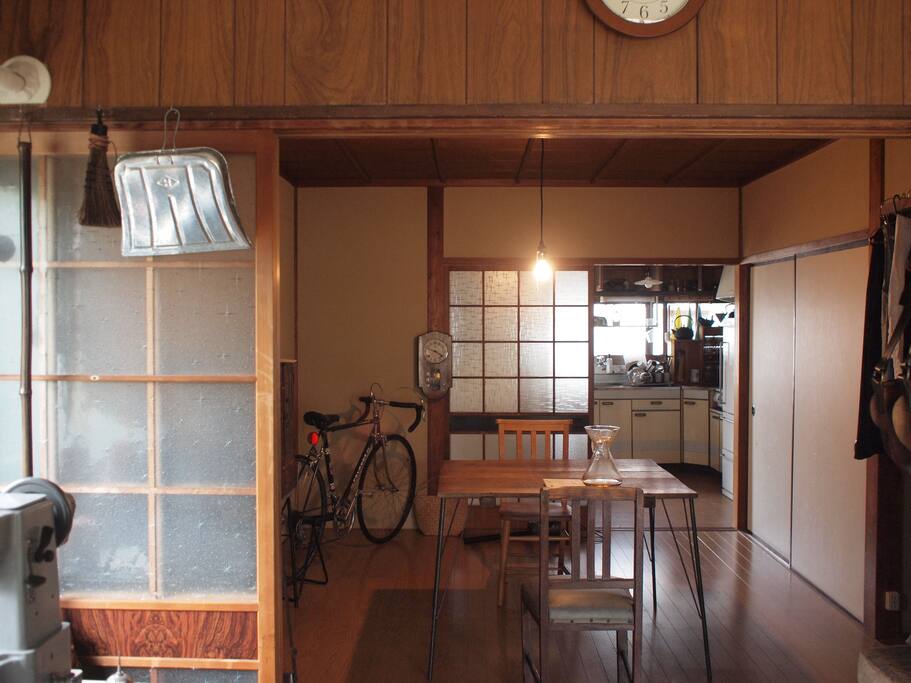 工房から見たダイニング
Dining room seen from the leather studio