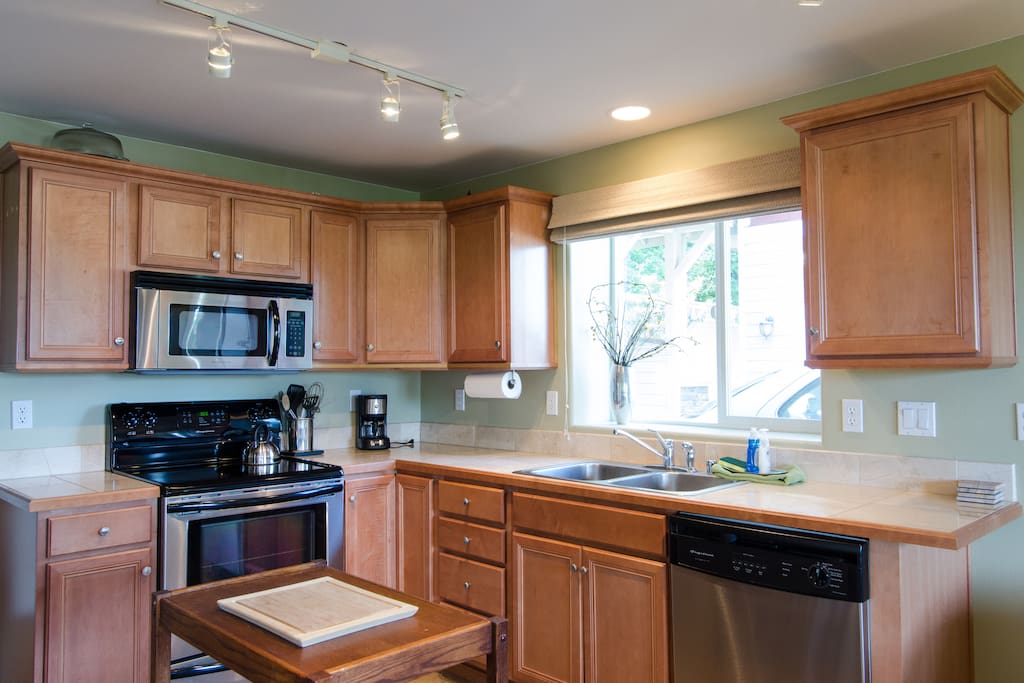 Another view of the kitchen