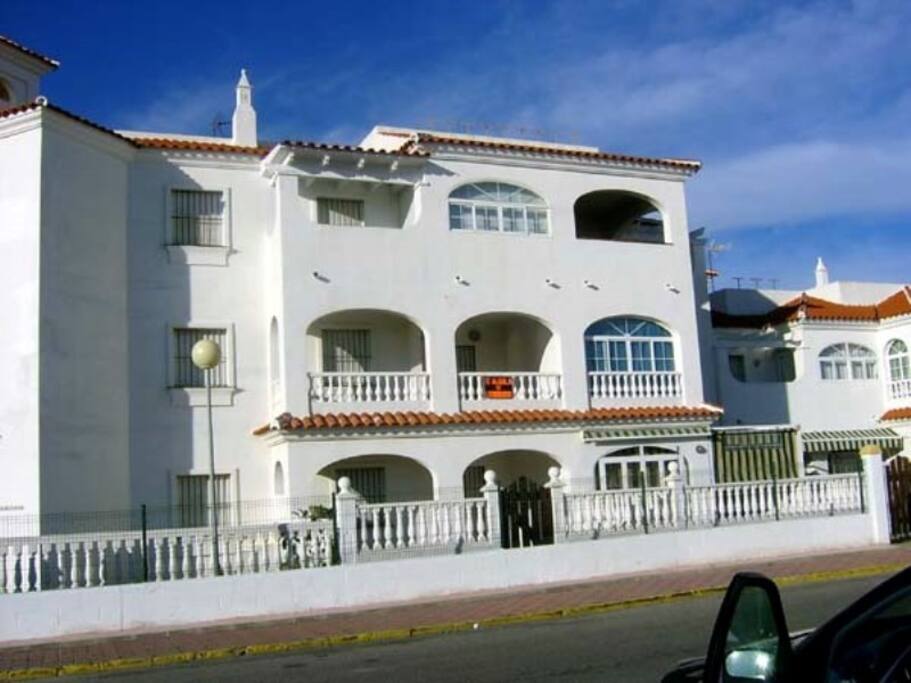 Urbanización tranquila. Muy cerca de la playa. Ideal para familias