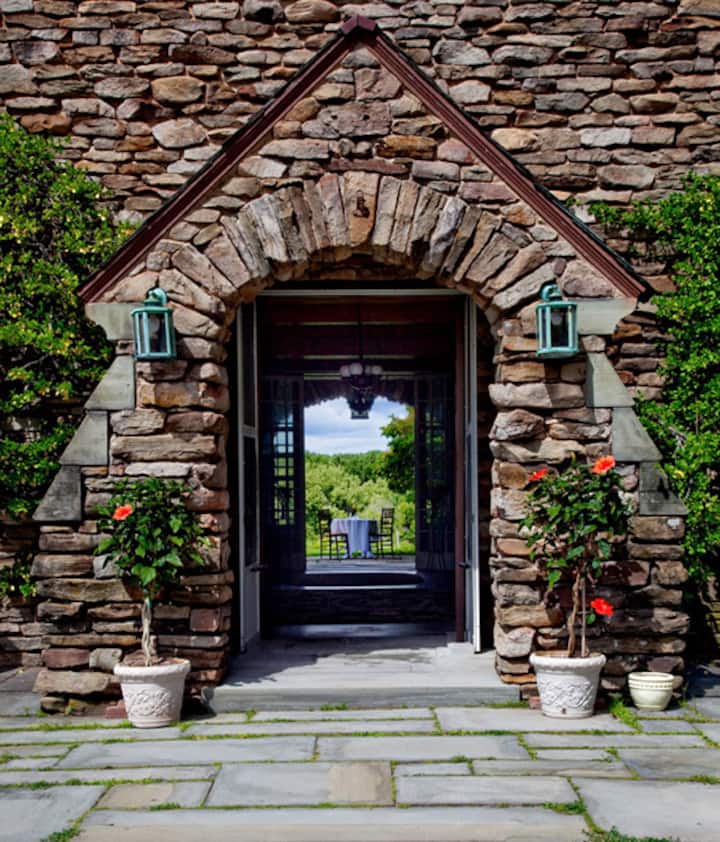 Fern Hall Private Estate & Crystal Lake Boathouse Houses for Rent in