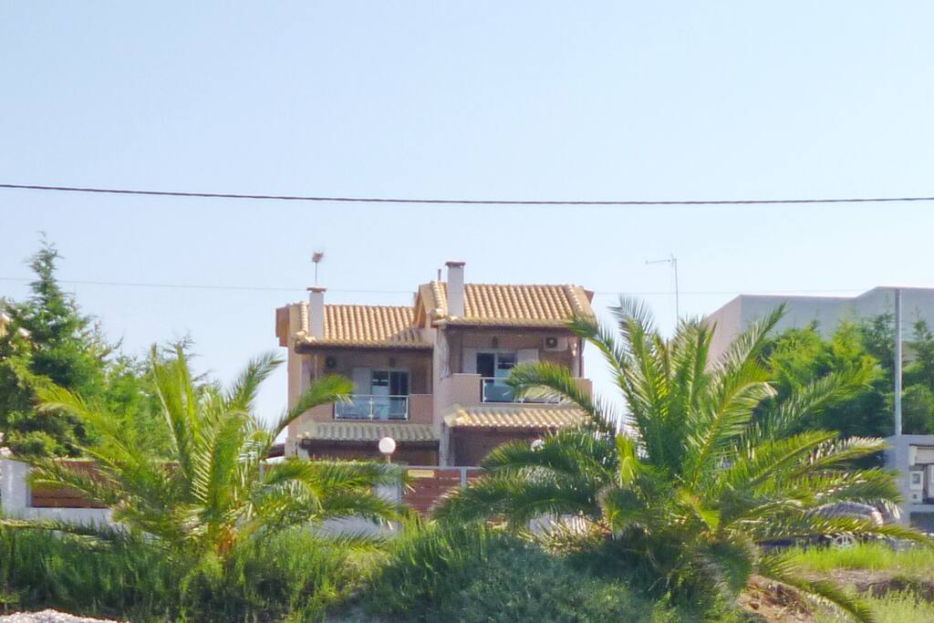 View of the street and beach/εικονα απο τον δρομο και θαλασσα