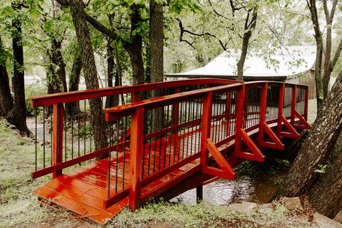 Relax at Berdie's Nest and Overlook