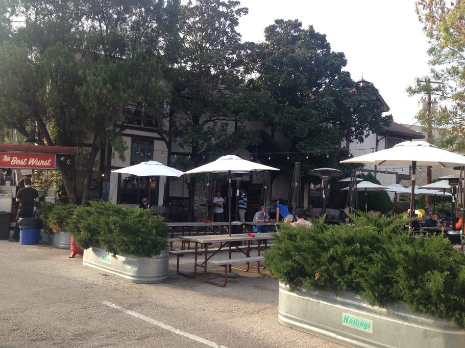 Neighborhood brew pub with rotating food trucks