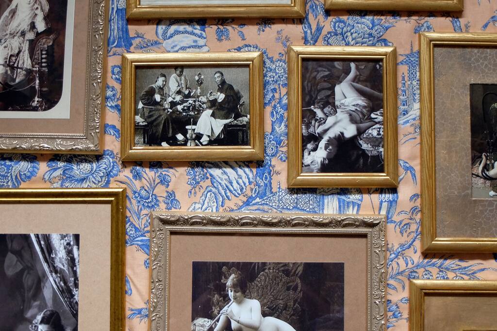 Une partie de l'œuvre photographique autour de la maison.
Some of the photographic artwork around the house.