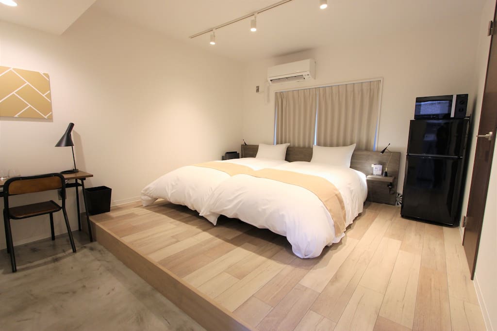 2 single beds for 2 people 兩張單人床