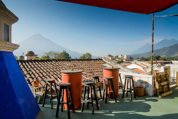 Taanah #4 BEST REVIEWED-BREAKFAST -GREAT VIEWS !!