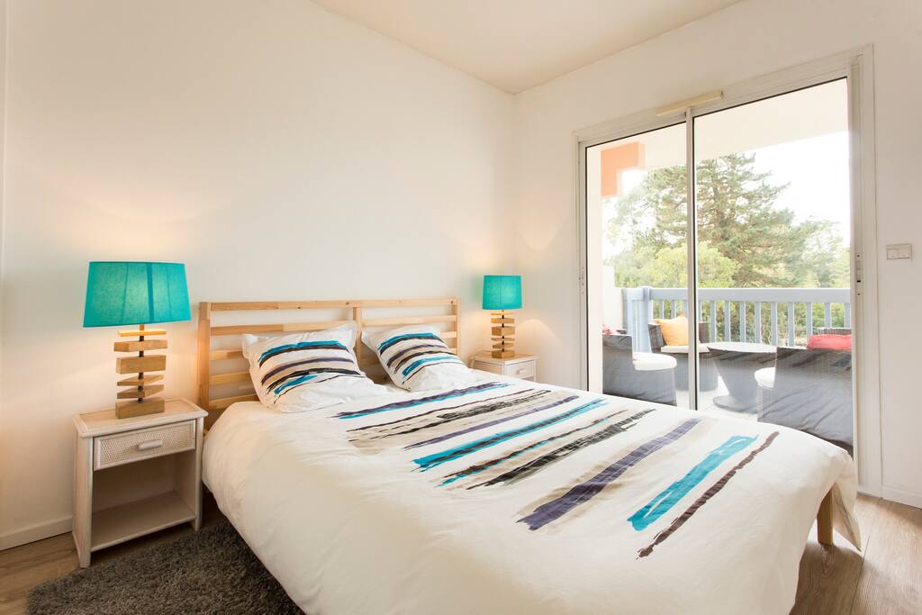 Chambre sur terrasse - Main bedroom overlooking the terrace
