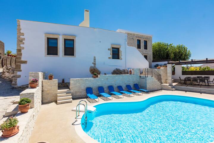 Penthe Manor House, Rustic Secret Retreat