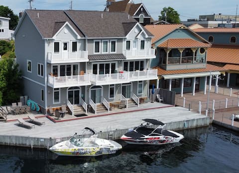 Downtown A-Bay getaway right on the St. Lawrence