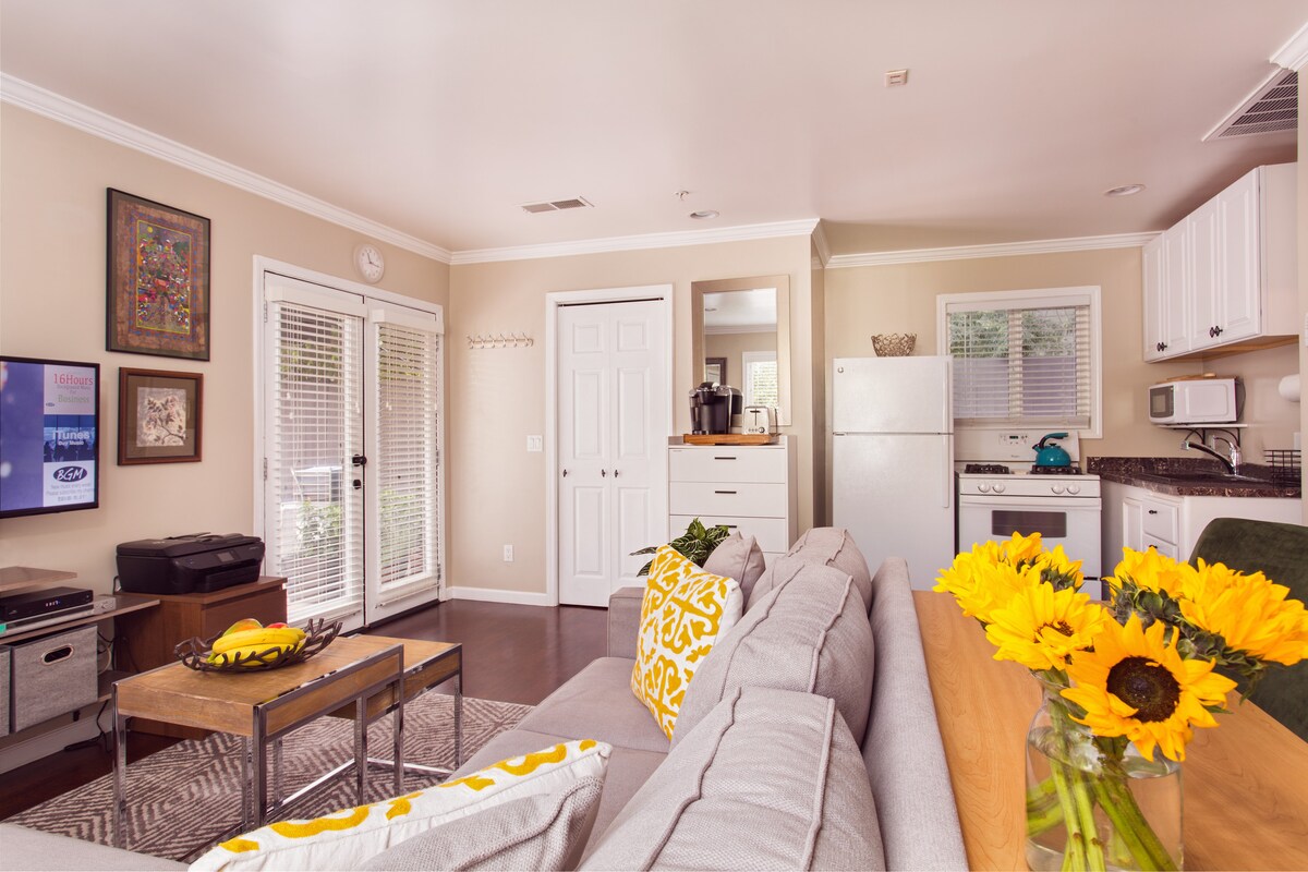 Popular Airbnb listing: Charming guesthouse in prestigious neighborhood in Beverly Hills