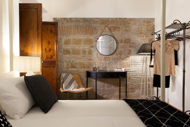 Roman Style Suite By the Colosseum