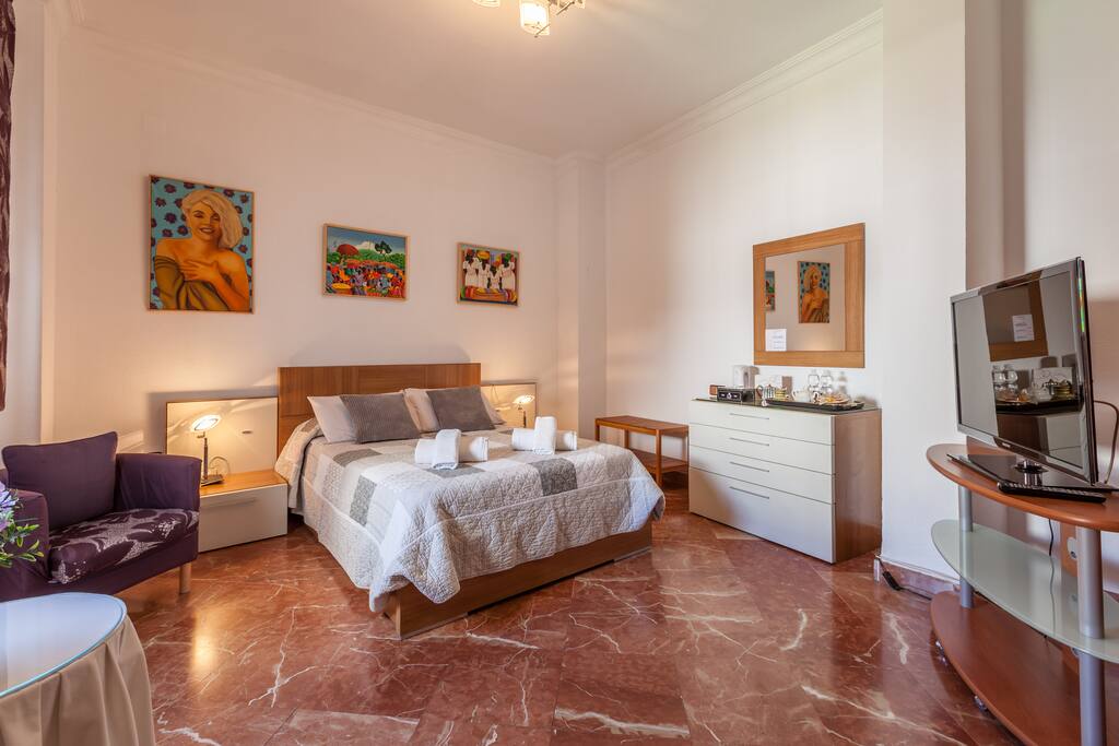 FAMILY SUITE - Main bedroom