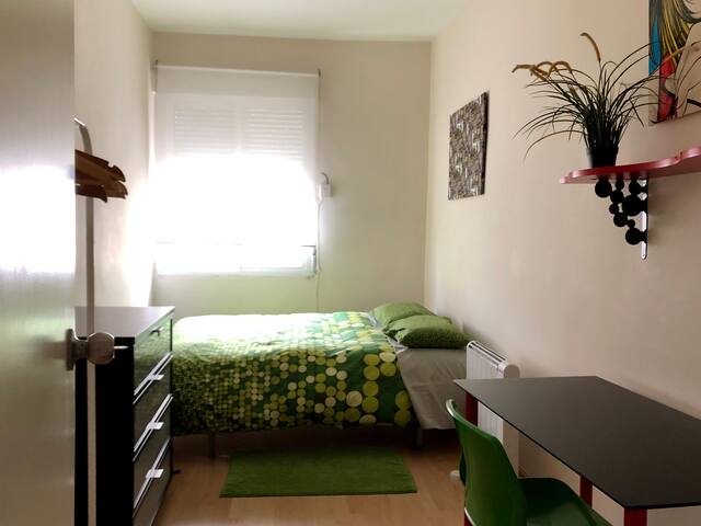 AMPLIA HABITACIÓN INDIVIDUAL
