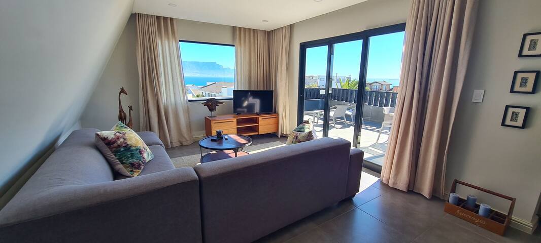 “Thyme Spent” 2bed Penthouse w Spectacular Views gallery image 4