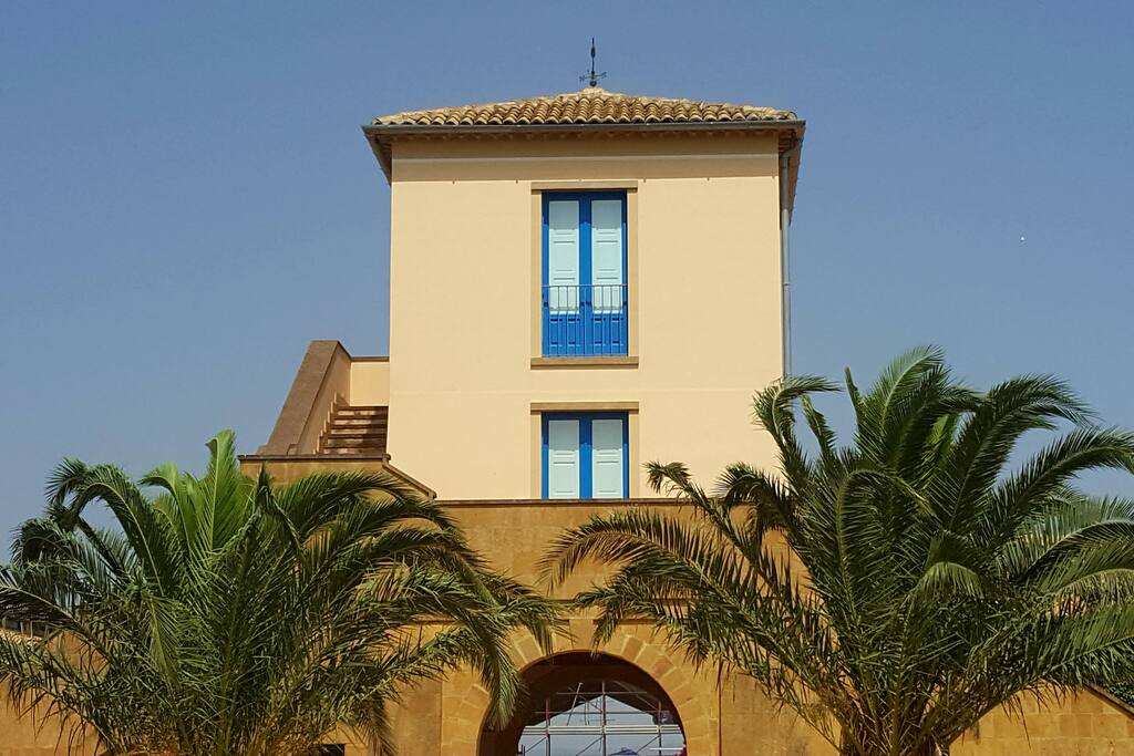 La locazione della camera. The location of the room.