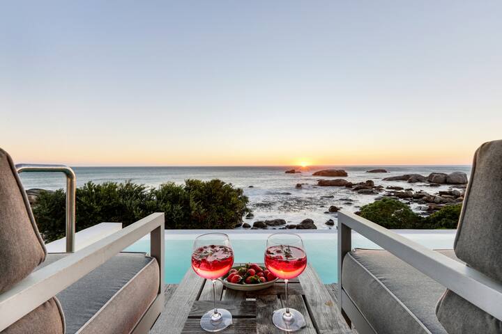 Exclusive Camps Bay Villa On The Edge Of The Ocean gallery image 2