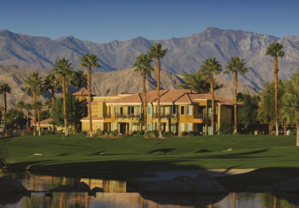 Gorgeous view of the golf course and mountains