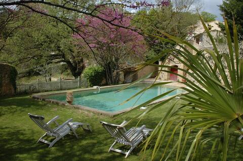 GITE DE L'ORANGERIE (Luberon), 3 km from Lourmarin