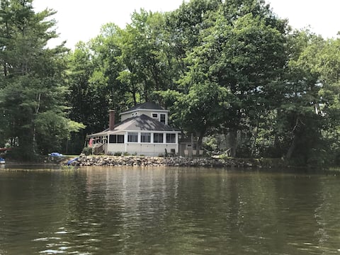 Lakefront Taylor Pond Cottage in Auburn.