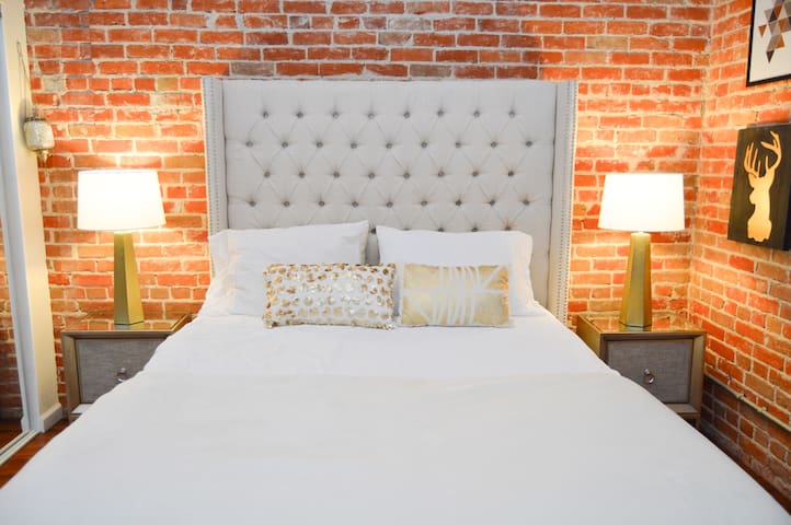 1.5BR Artist LOFT in Heart of GASLAMP / Downtown