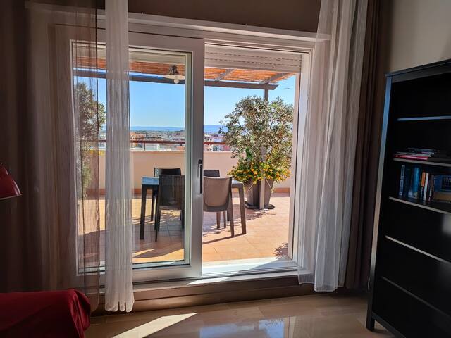 IsolaAzzurra prestigioso attico vista mare gallery image 2