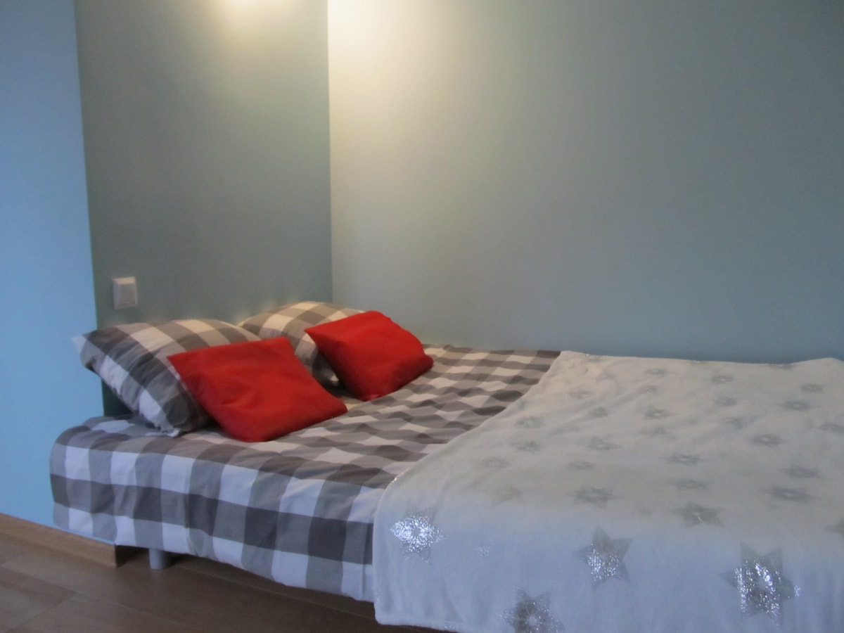 kitanda chenye starehe 200*140