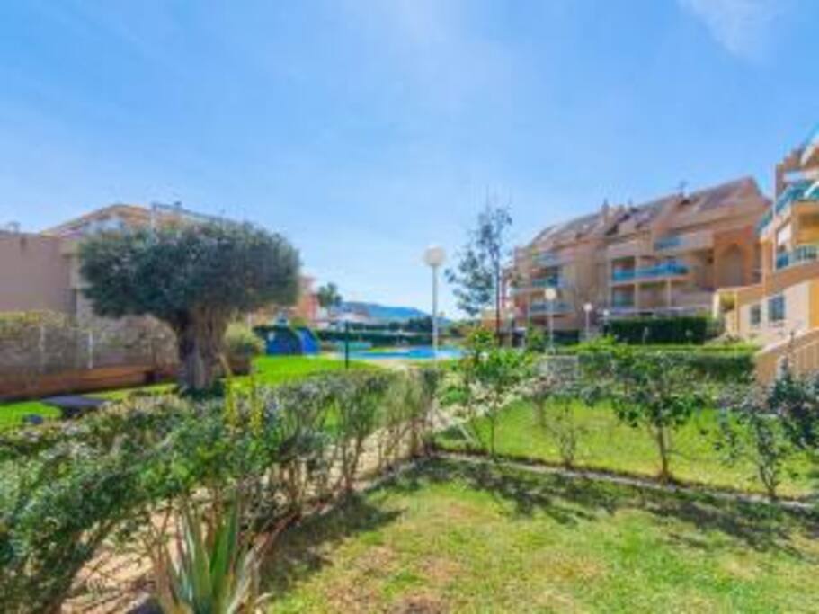 Jardín Privado con salida zonas comunes