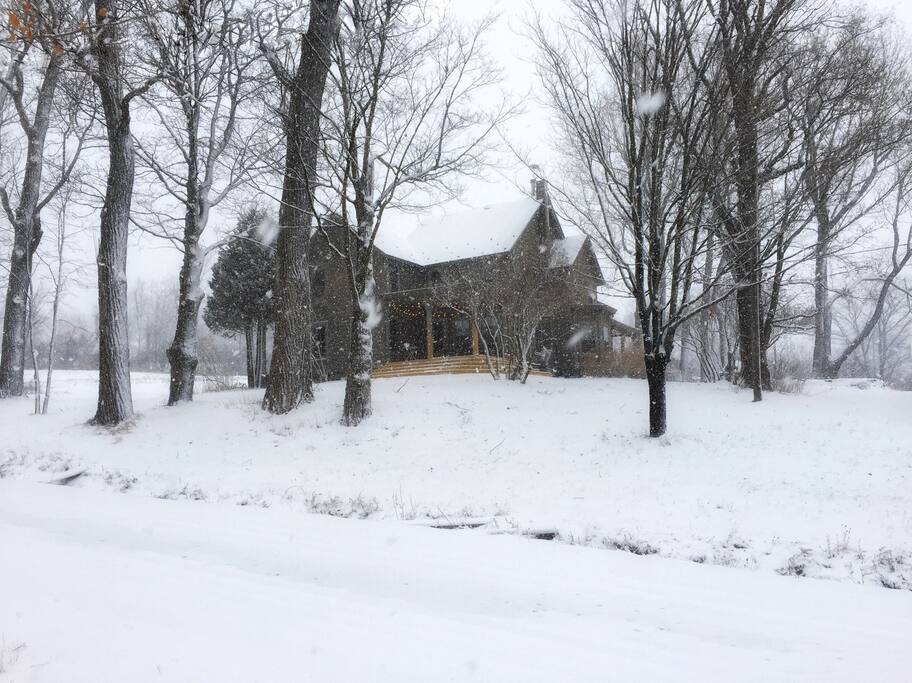 When it snows, it's stunning. And you're just a short drive from Windham Mountain for skiing and snow-boarding.