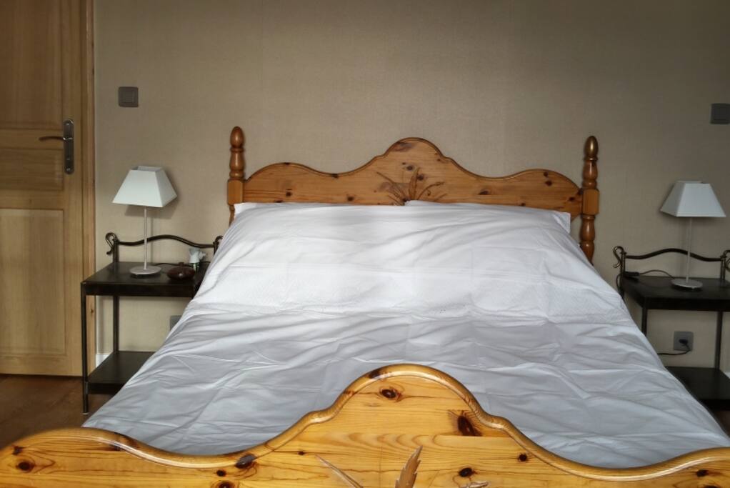 River Room Large Double Bed