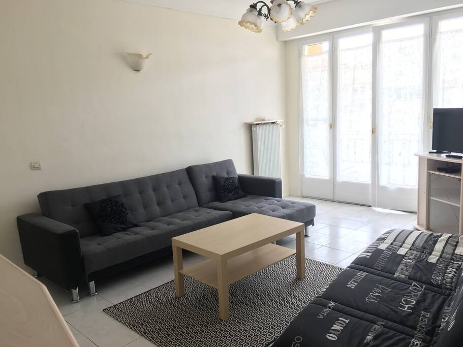 salon avec petit balcon