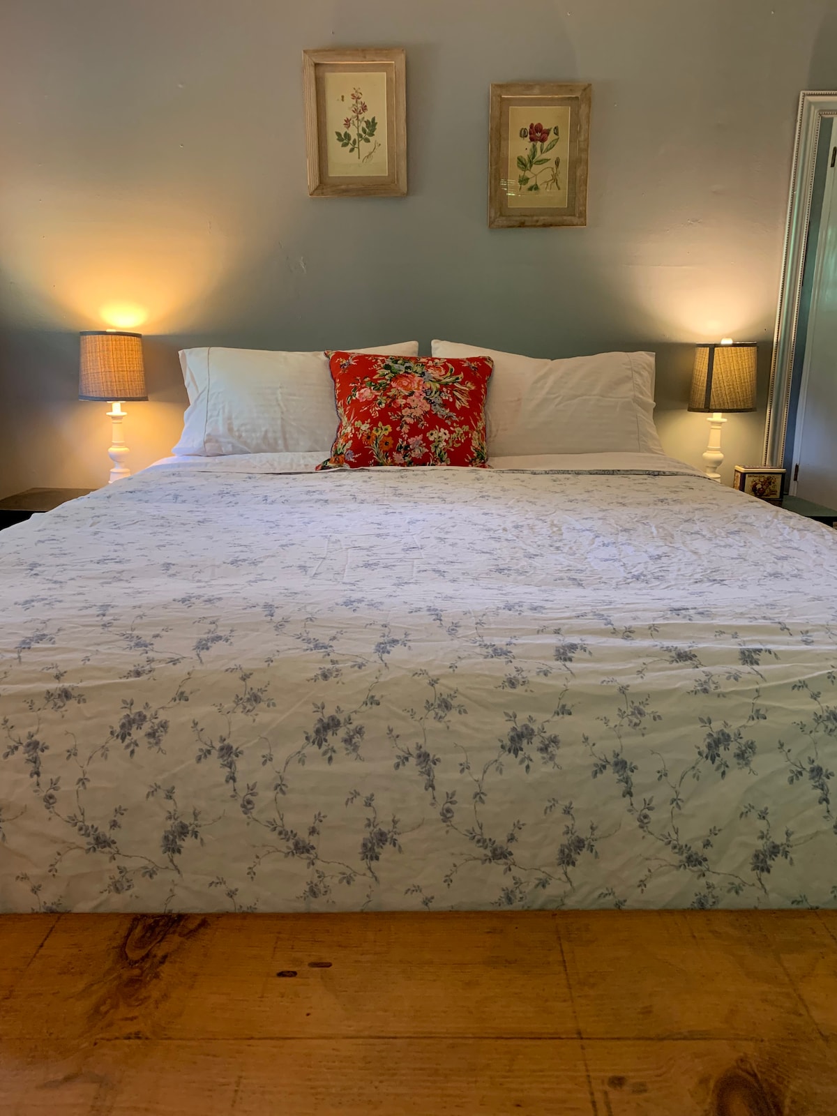 Guest bedroom with queen bed & workspace (desk & chair). Mattress has additional memory foam mattress topper for extra comfort as well as a super soft comforter 
