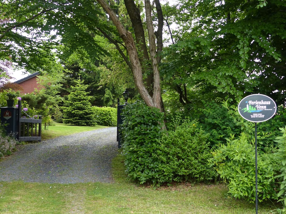 Einfahrt zu Haus Venn