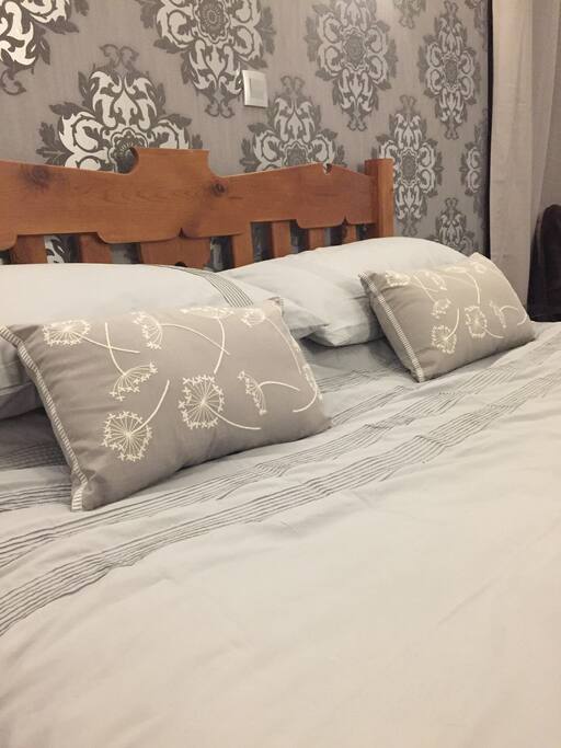 King size bed 1 and walk-in wardrobe