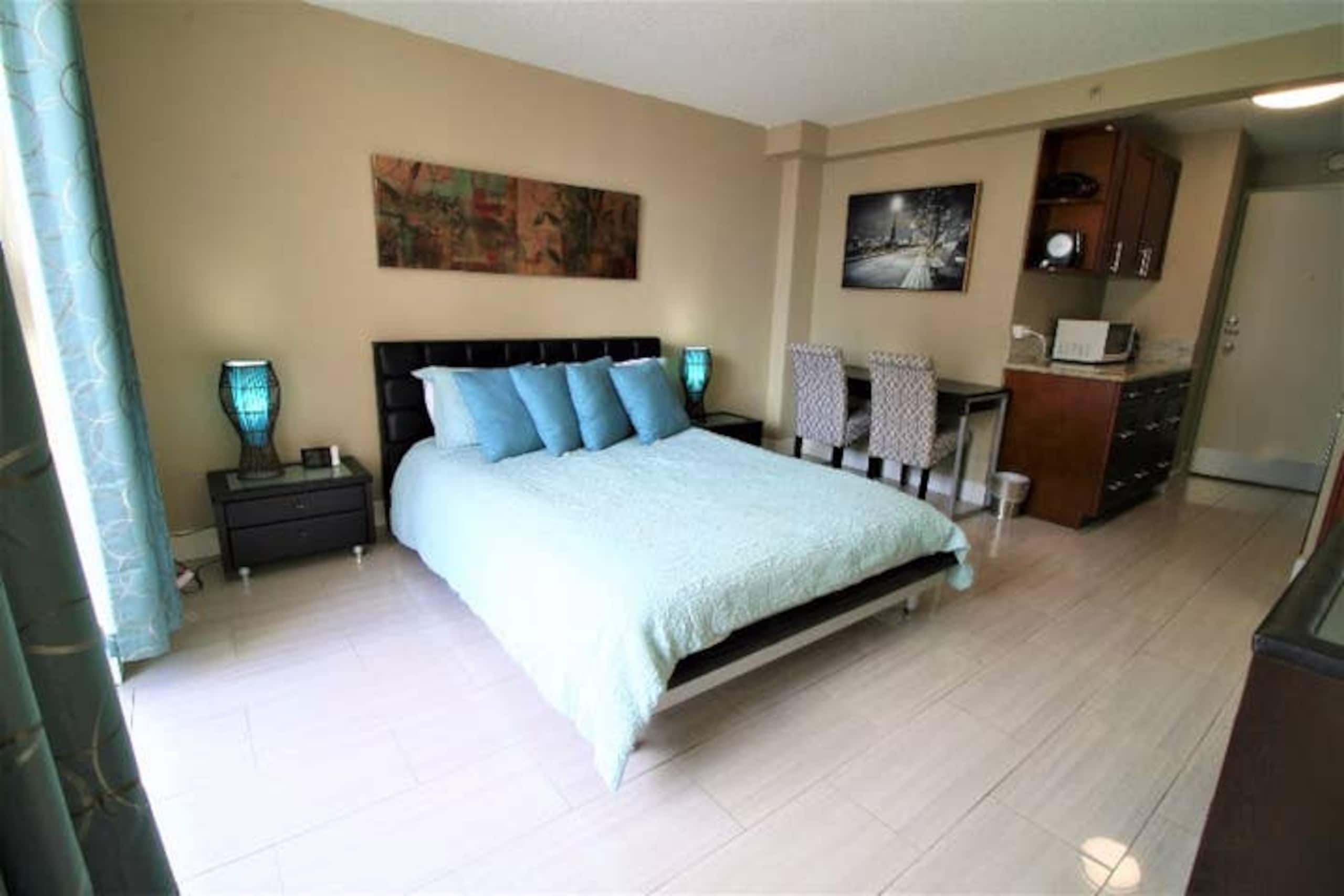 Condo in Honolulu · ★4.64 · Studio · 1 bed · 1 private bath - Image 1