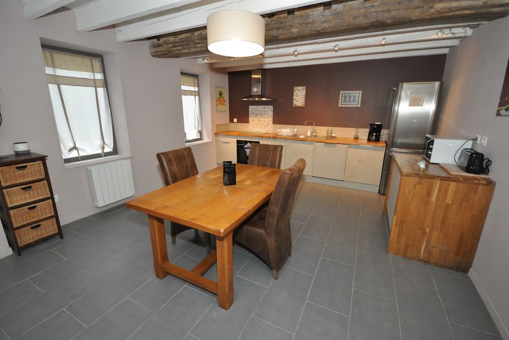 Salle à manger et cuisine