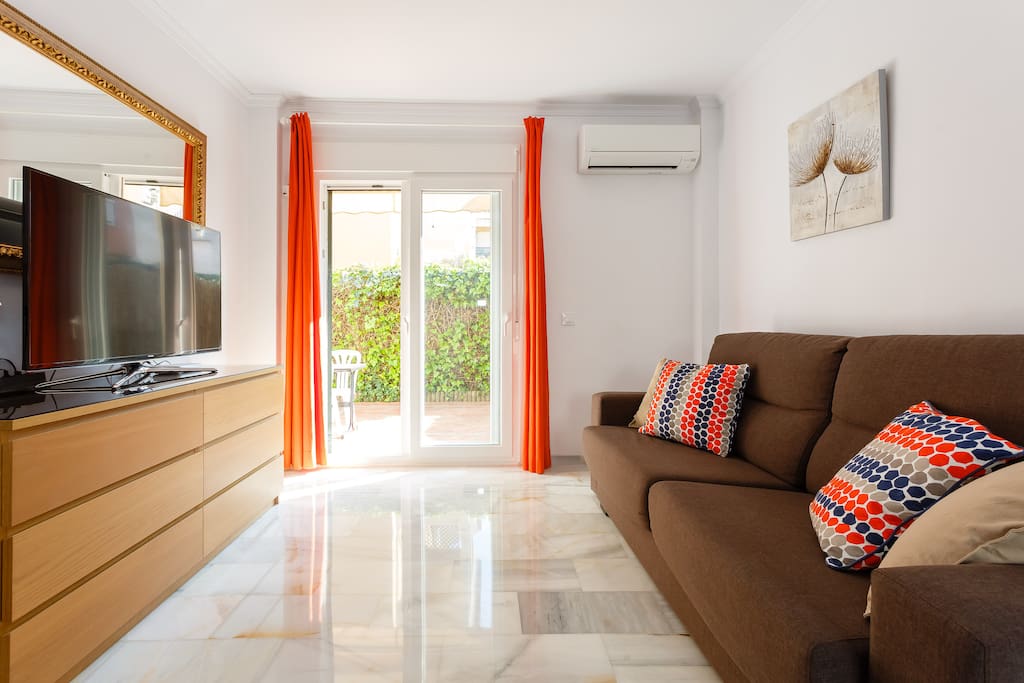 Salón con aire acondicionado con bomba de calor