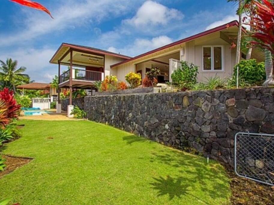 Lower yard with view of the upper lanai and patio