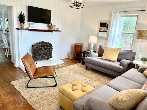 Popular Airbnb listing: Cozy Franklin Farmhouse with Lovely View in Franklin
