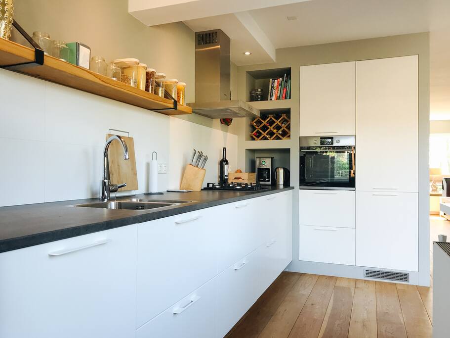 Fully equipped kitchen.