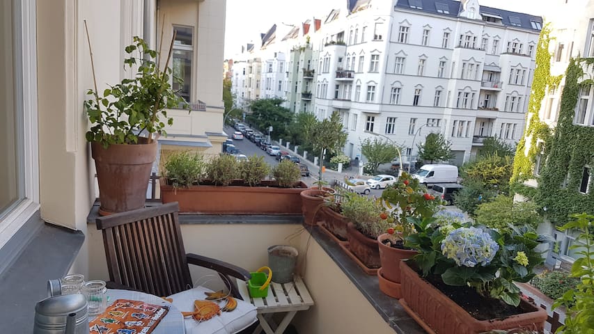 Cosy Berlin apt close to KaDeWe