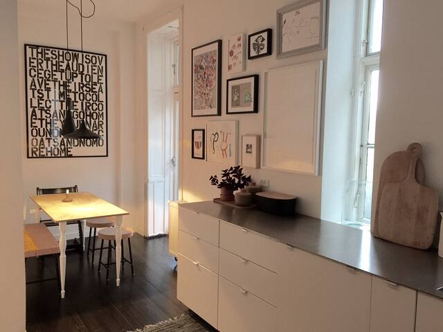 Charmerende og rummelig på skønne Frederiksberg C gallery image 3