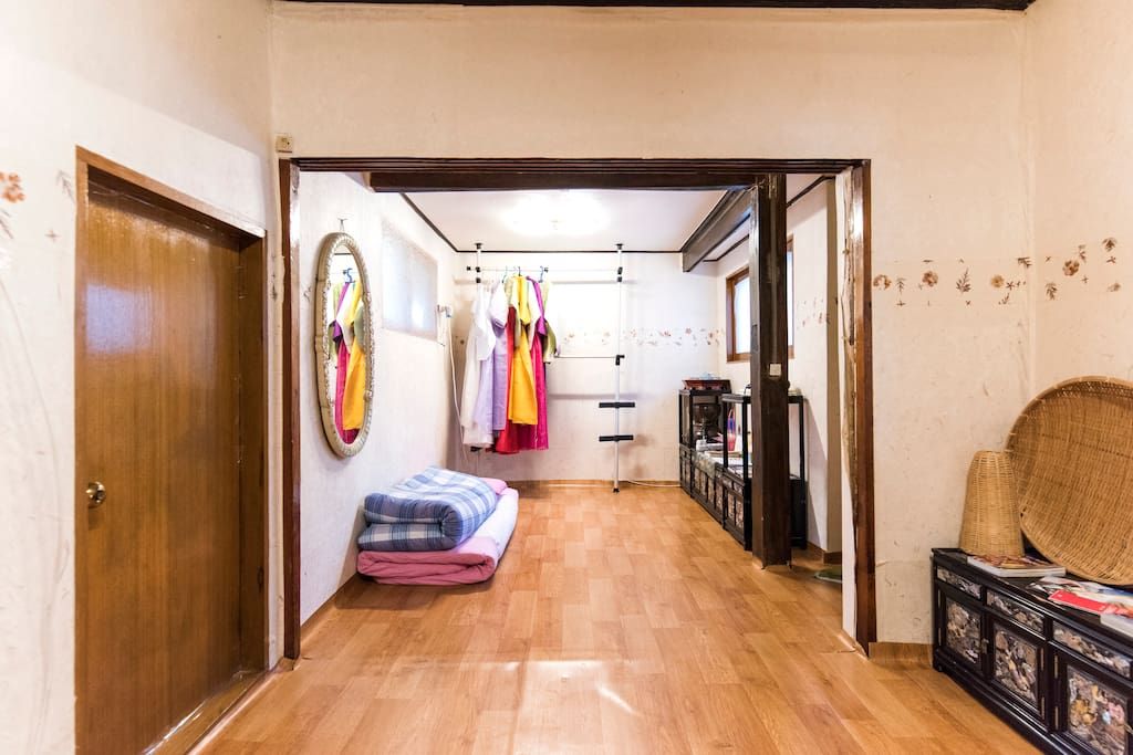 Ondol Room, available all year (Price as listed)
Max 4 guests (2 queen size traditional floor mattresses)