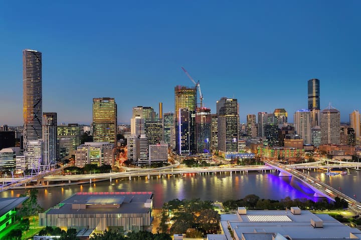 Brisbane Airtrain  South Bank Parklands